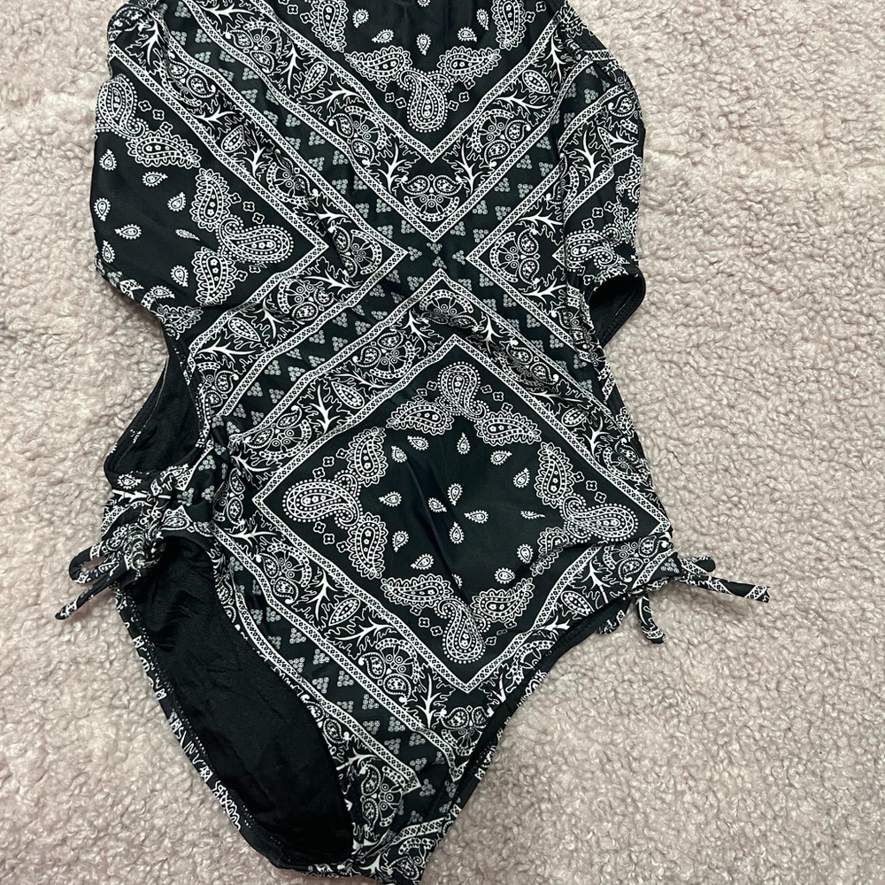 Girls swimsuit size 10/12.